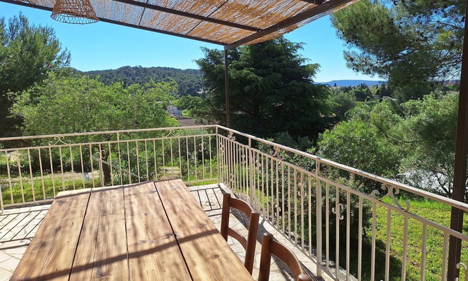 Beaucaire Villa | Large air-conditioned villa on the outskirts of Beaucaire.