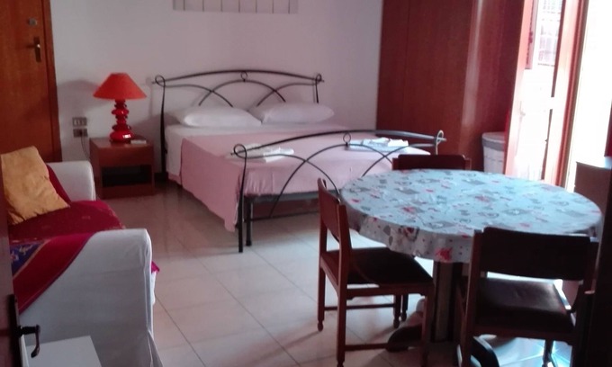 Lentini Apartment | Large and bright studio apartment