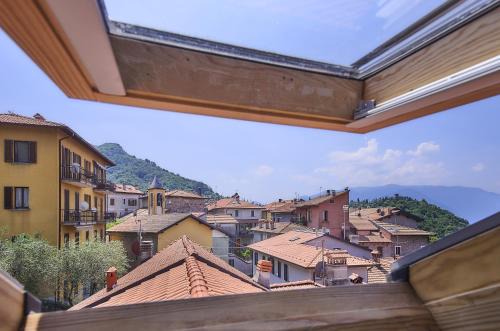 Perledo Apartment | Large apartment in the village near Varenna