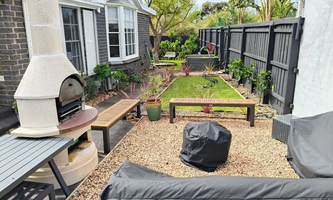 Beaumaris House | Large Bayside home. By the beach, shops, transport, golf, tennis and schools