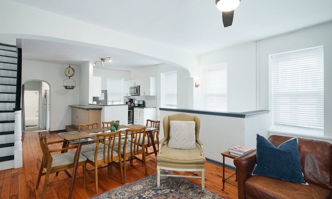 Roxborough-Manayunk Apartment | Large Bi-Level in Manayunk – Prime Location!
