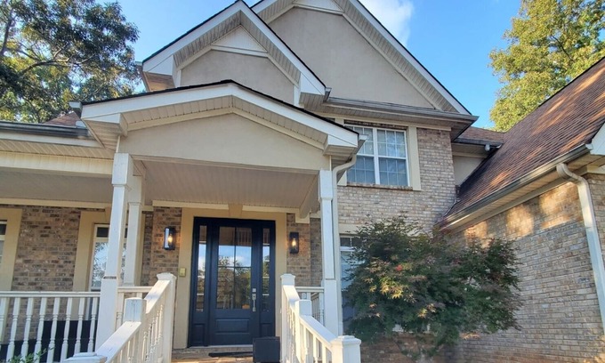 Douglasville House | Large but cozy designer 4-bedroom house with WiFi & AC in fabulous Douglasville