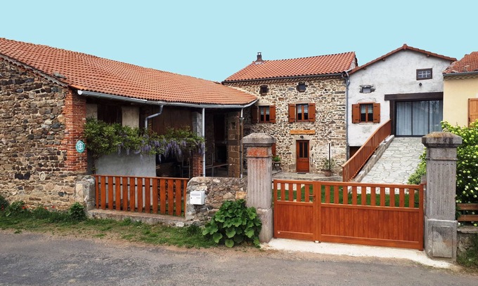 Saint-Privat-du-Dragon Cottage | Large cottage "Chez Marinette" sleeps 15