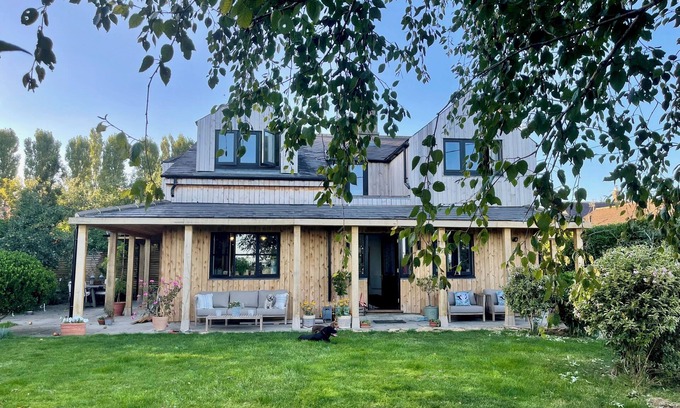 Atworth House | Large Country House; Dog-Friendly, Sleeps 12!