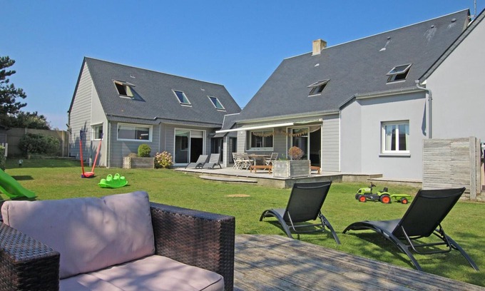 Saint-Germain-sur-Ay Cottage | Large family house near beach with garden, bikes and activities