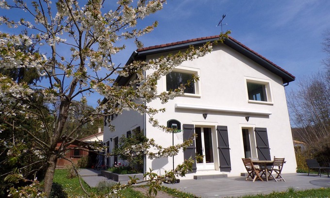 Lissieu House | Large family home green 13 km from Lyon
