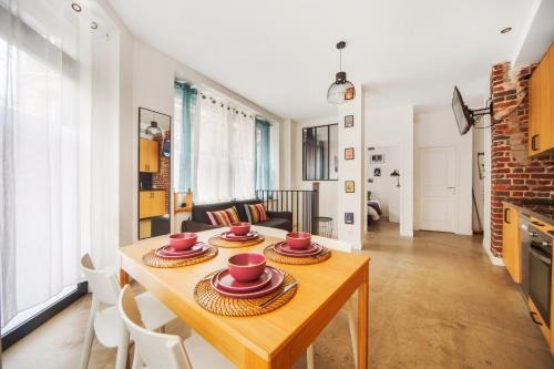 Quartier des Grandes-Carrieres Apartment | Large Flat Very Close to Montmartre