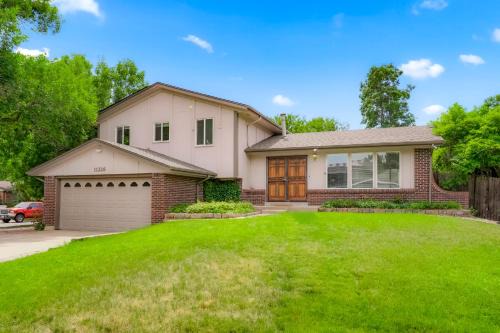 Allendale Area House | Large Home, 2 Living Rooms, Great for Family/Pets!