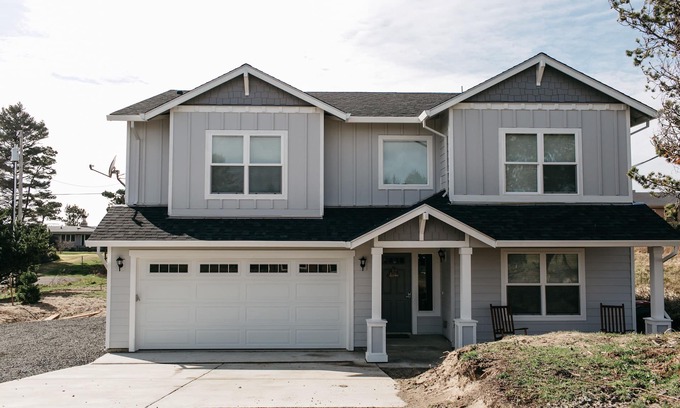 Warrenton House | Large home in Gated Beach Front Community -4 bed/3 bath and Hot Tub!