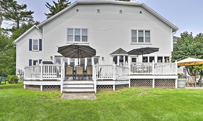 Wisconsin Dells Cottage | Large Home w/Indoor Basketball Court + Game Room!