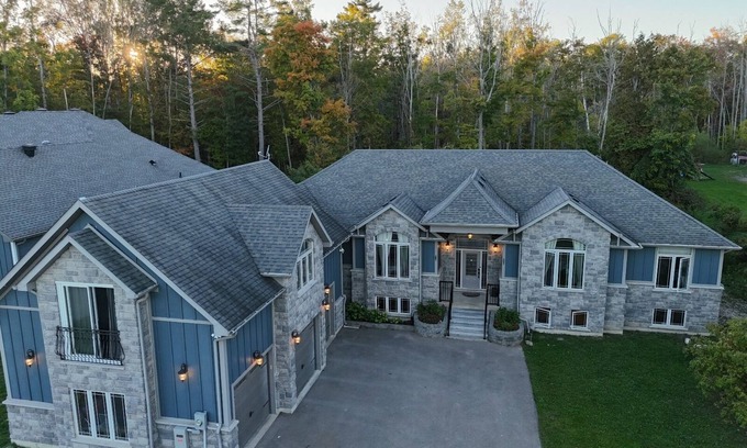 Innisfil Cottage | Large Innisfil Lakeview Cottage with a Sauna and steps to Lake Simcoe