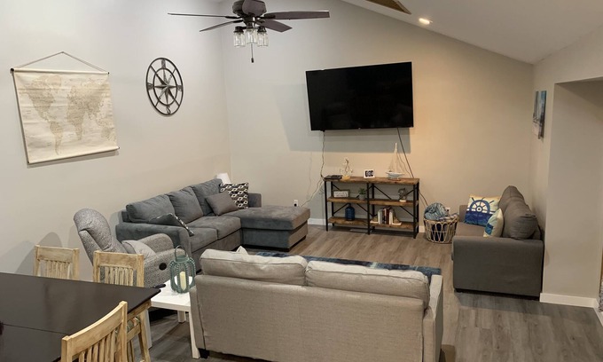 Umber View Heights House | Large lake home 1/2 mile from boat ramp and courtesy dock on Stockton Lake