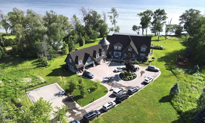 Georgina Cottage | Large Lake Simcoe Cottage 8 Bedrooms