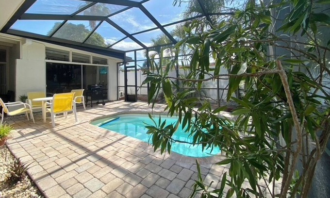 Belle Vista House | Large Pool Home 15 min Walk to the Beach, Close to Everything
