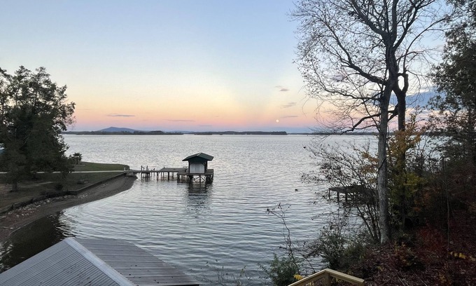 Centre Cabin | Large, quiet cabin on Weiss Lake with excellent views