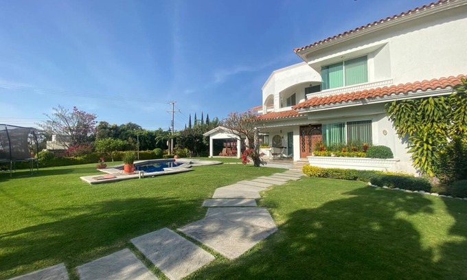 Cocoyoc House | Large rest house with pool