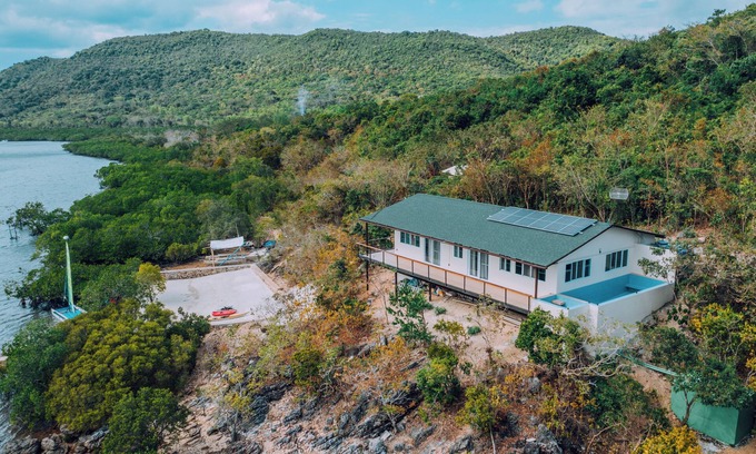 Coron House | Large Seaview House with Pool