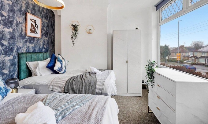 Staple Hill Apartment | Large Spacious 5 Bedroom House in Bristol
