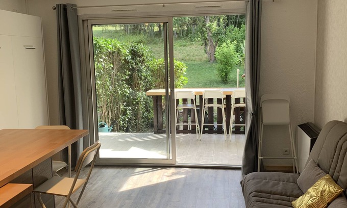 Barcelonnette Apartment | Large studio 4/6 people south facing balcony terrace garden