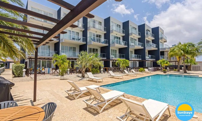 Oranjestad Apartment | Largest Space for Groups on Palm Beach (14)