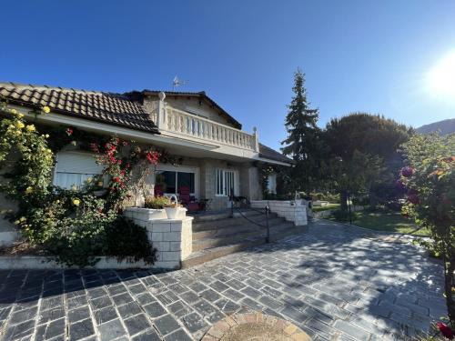 Arguis Villa | LAS AMAPOLAS