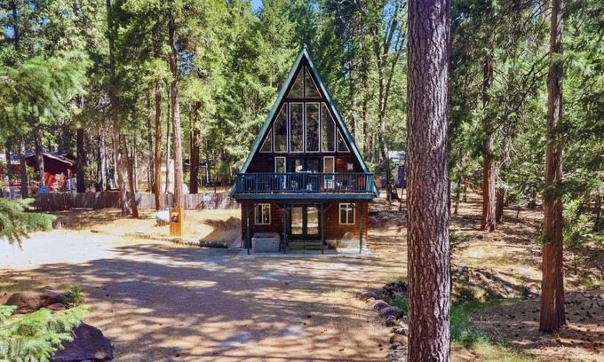 Shingletown Cabin | Lassen A-Frame Cabin w/Hot Tub