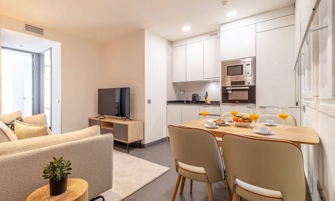 Barrio de La Latina Apartment | Latina close to Rastro Madrid (Latina Toledo X)