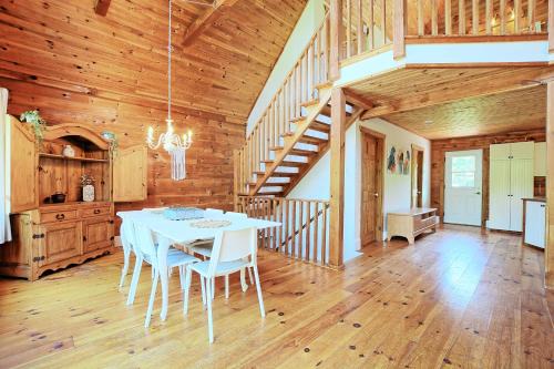 Wakefield House | LAuberge des Collines Escape for Two
