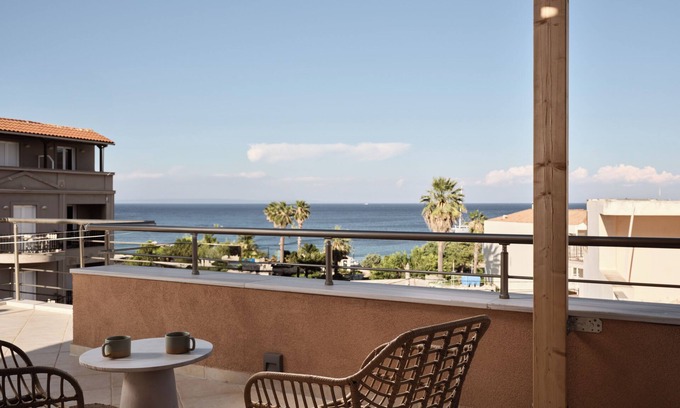Zakynthos Town Apartment | Laura Suites