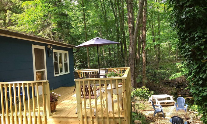 Champion Cottage | Laurel Highlands Crab Run 3 BR 2 B Creekside Cottage