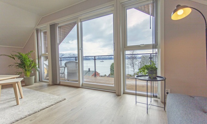 Brekke Hotel | Lavik Fjord Hotell