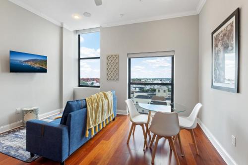 Olde Kensington Apartment | Lavish 1br W Pool & Gym Access