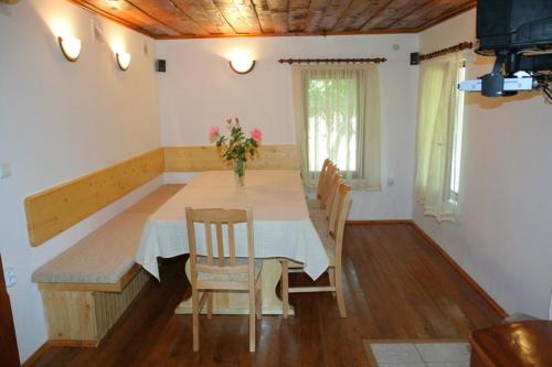 Elena House | Lazarovata House