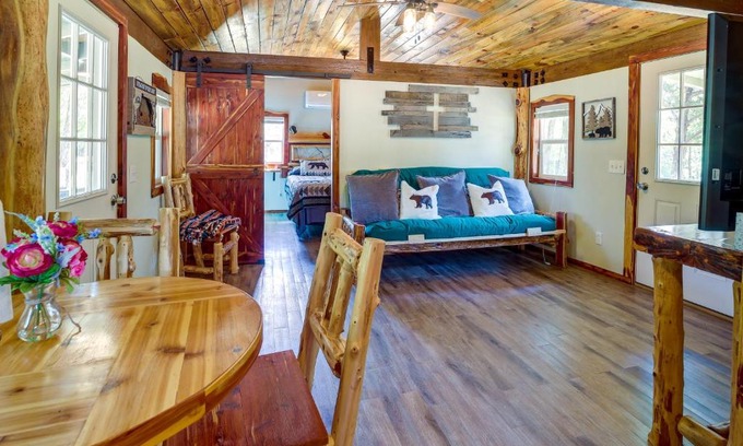 Tuskahoma House | Lazy Bear Cabins 1 at Tuskahoma Near Sardis Lake!