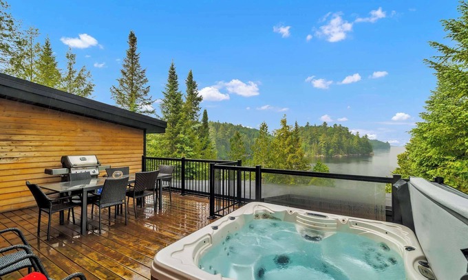 La Minerve Ski Chalet | Lazy Bear Lake House w/Cozy Spa