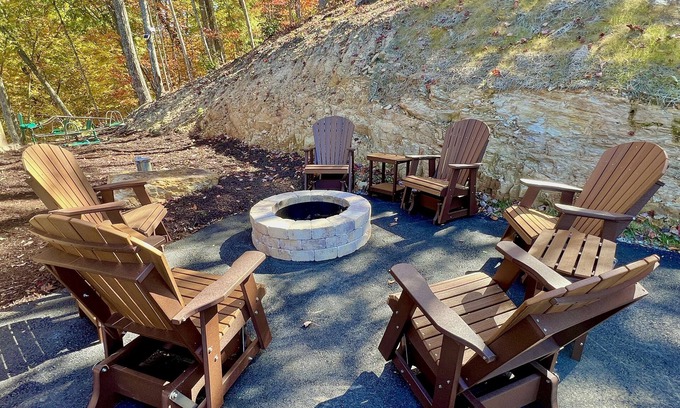 Walland Cabin | Lazy Bear Lodge 5 Bedroom Cabin by RedAwning