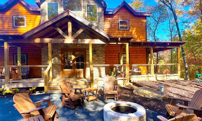 Walland Cabin | Lazy Bear Lodge: Free Attraction Tickets, Hot Tub & Theater Room