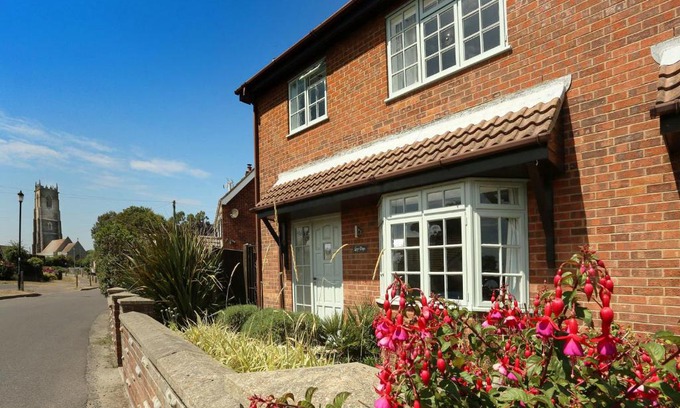 Winterton-on-Sea House | Lazy Days Cottage