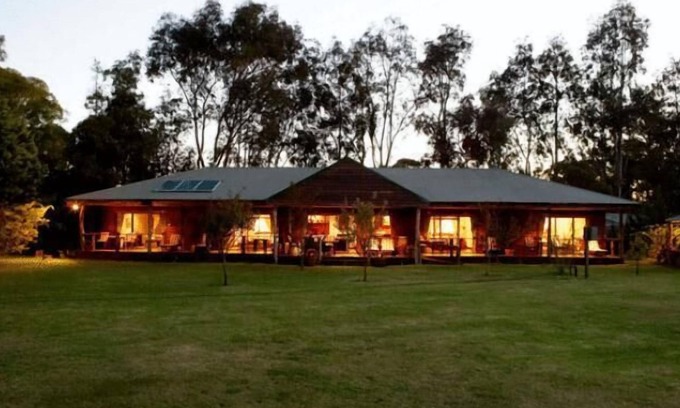 Pinjarra Bed & Breakfast | Lazy River Boutique Bed & Breakfast