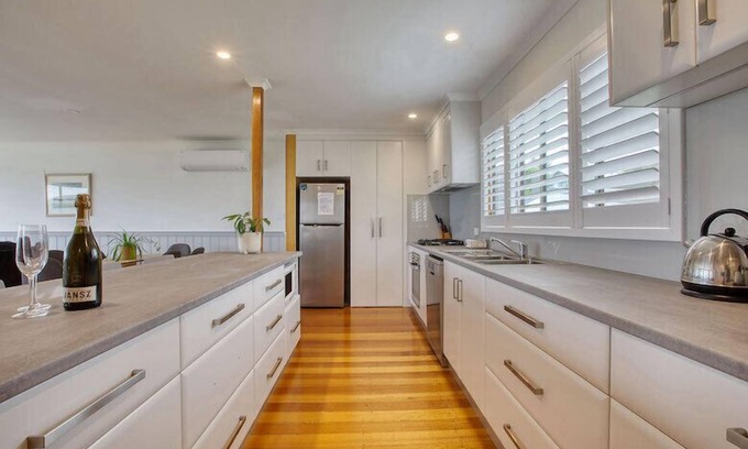 Binalong Bay House | Lazy Wave Beach House