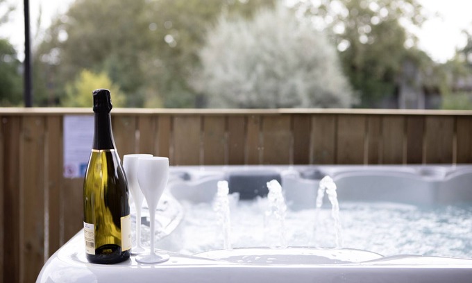 Esplanade Boat Rental | Le Blé Jacuzzi - La péniche de Fabrice