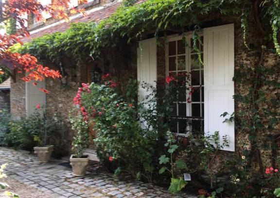 Grosrouvre Bed & Breakfast | Le Cèdre Bleu