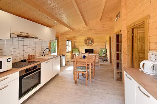 Chenac-Saint-Seurin-d'Uzet House | Le Chalet des Vignes - chalet 5p avec piscine