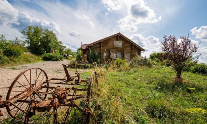 Berviller-en-Moselle House | Le Chalet du Chemin et sa Roulotte