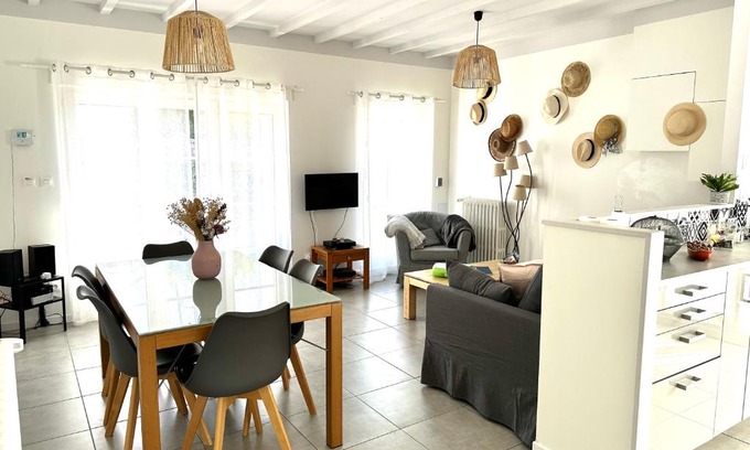 Montlouis-sur-Loire House | Le clos jasmin - quartier historique de Montlouis