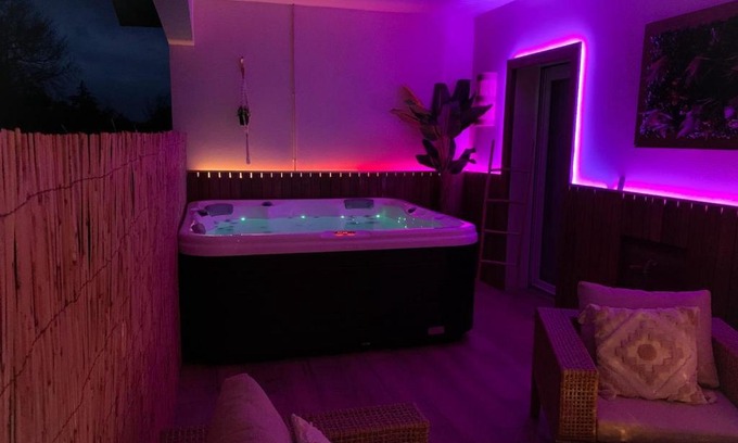 Belin-Beliet Apartment | Le Cocon Rose Jacuzzi privé rêve et Douceur