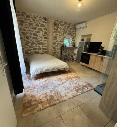 Graissessac Apartment | Le Cocon Verdoyant du Sud
