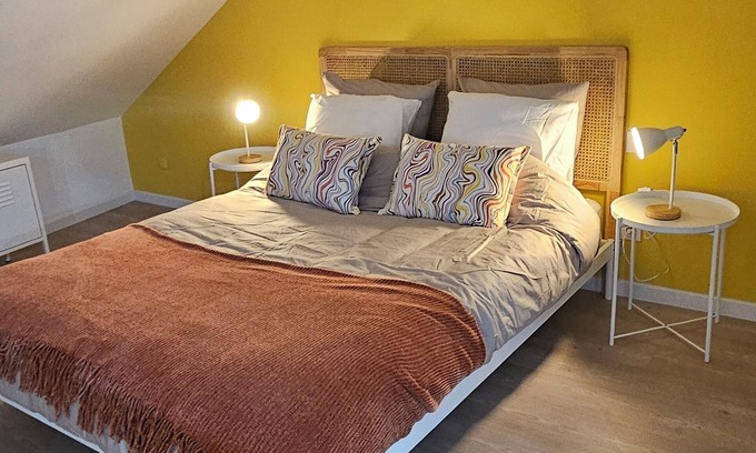 Lens Apartment | Le comble de Lens/Large, quiet, bright studio 10 minutes from the station and stadium