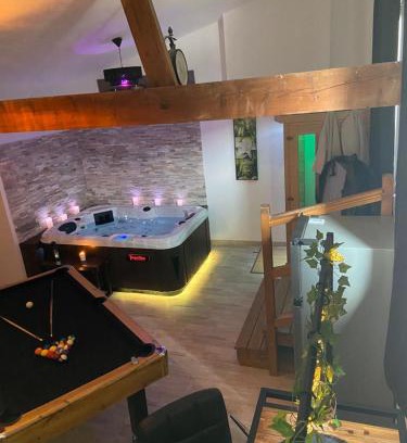 Cuvilly Apartment | Le Cosily jacuzzi et sauna privatif