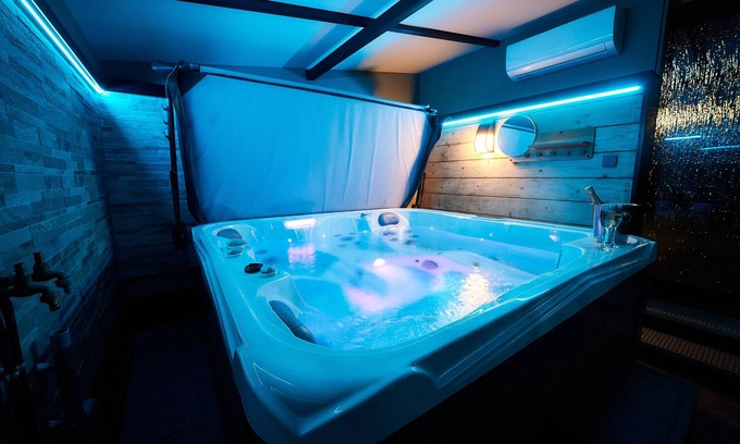 Le Hanouard House | Le Cygne gite with private spa.